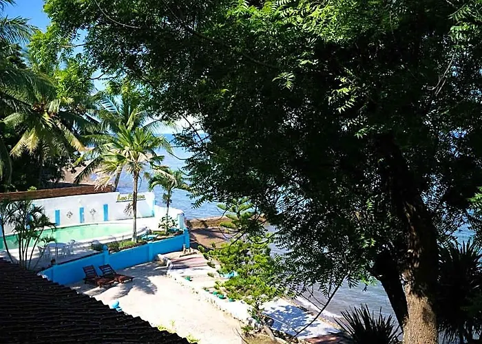 Hotel Flores Beachside 4*