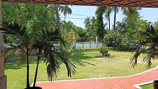 Flores Beachside